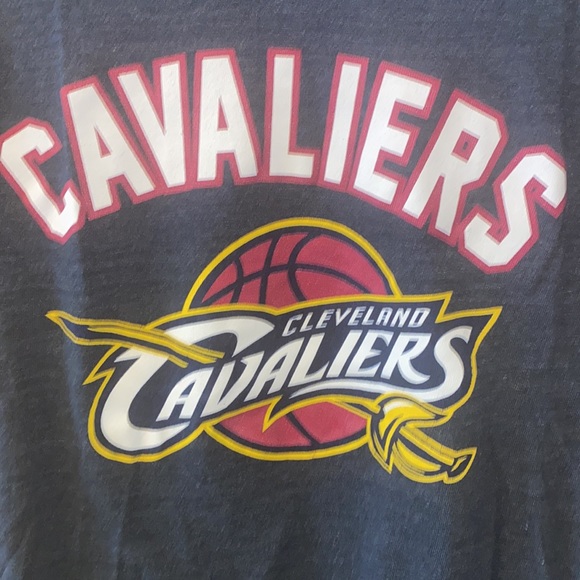 Cleveland Cavaliers tshirt - Picture 2 of 3